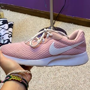 Nike women’s shoe